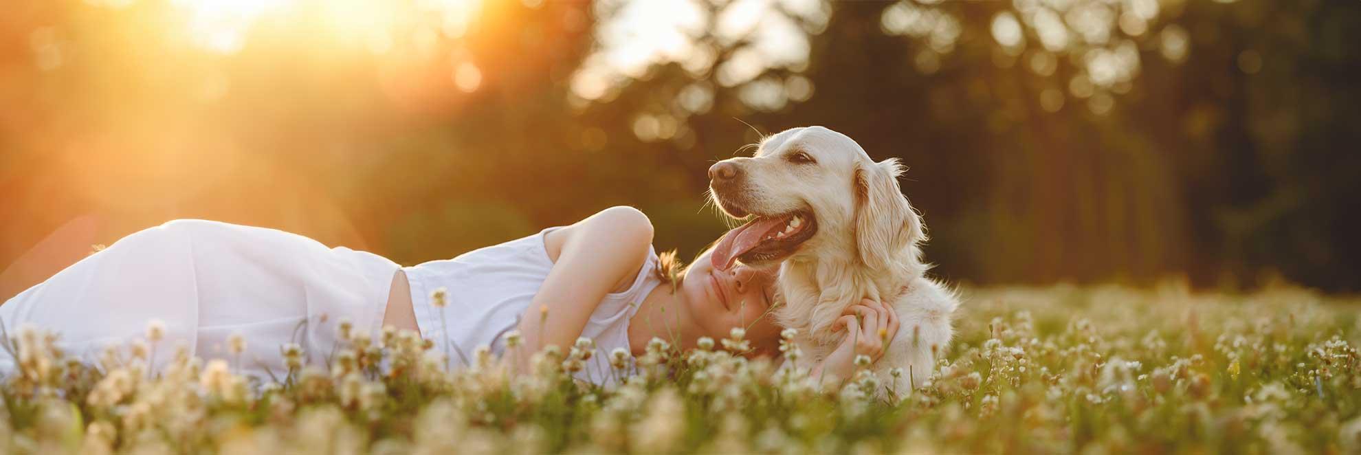 Mädchen und Haustier: Übertragung von Giardien von Hund auf Mensch